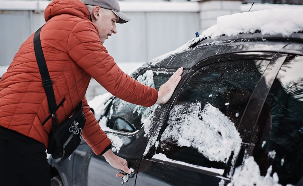 Auto winterfest machen: So bereitest du dein Auto auf Eis und