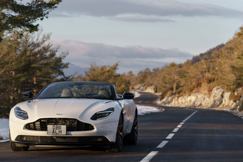 aston martin db11 volante 02