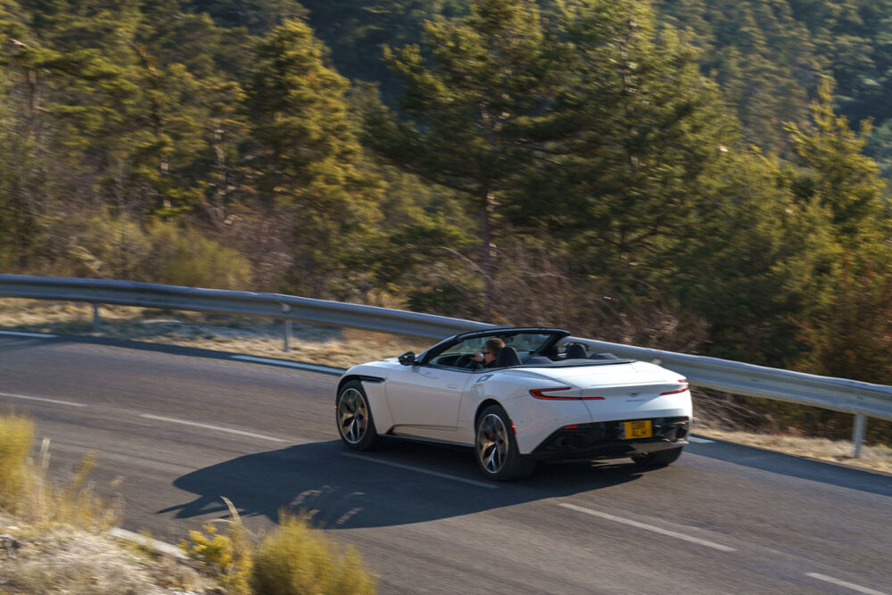 aston martin db11 volante 05