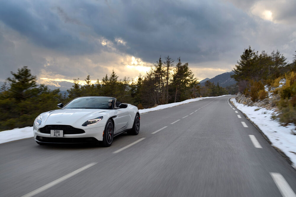 aston martin db11 volante 07