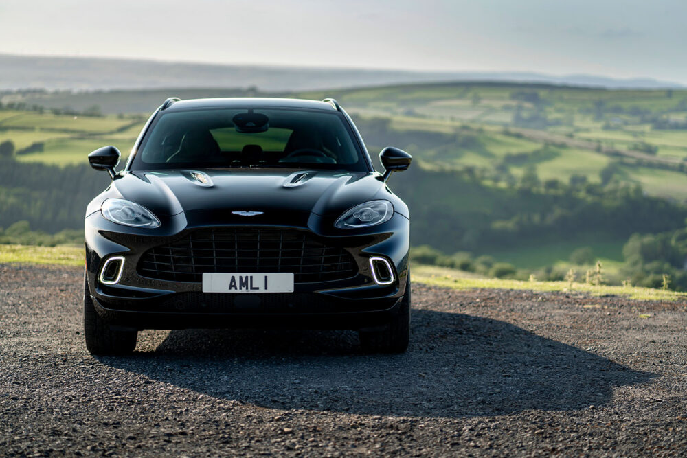 aston martin dbx 05