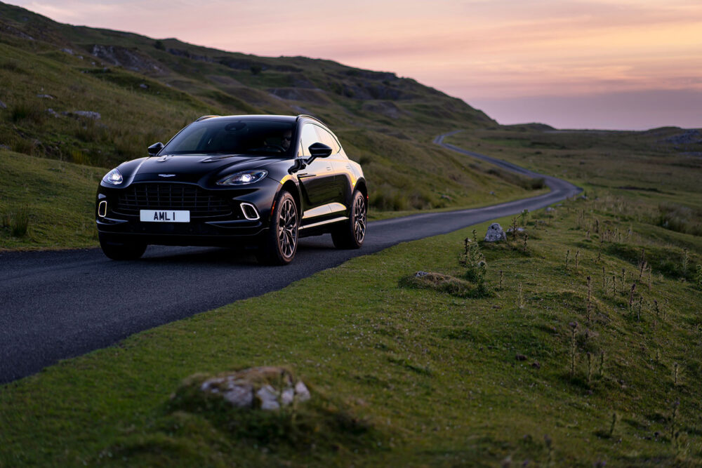 aston martin dbx 10