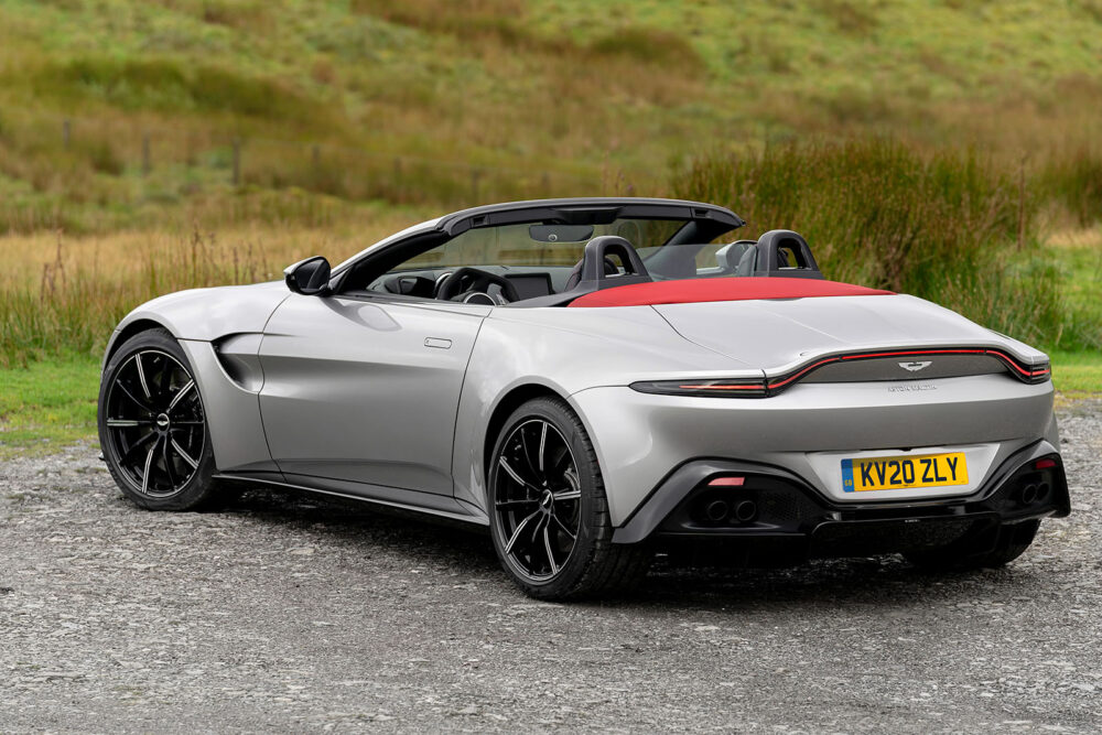 aston martin vantage roadster 01