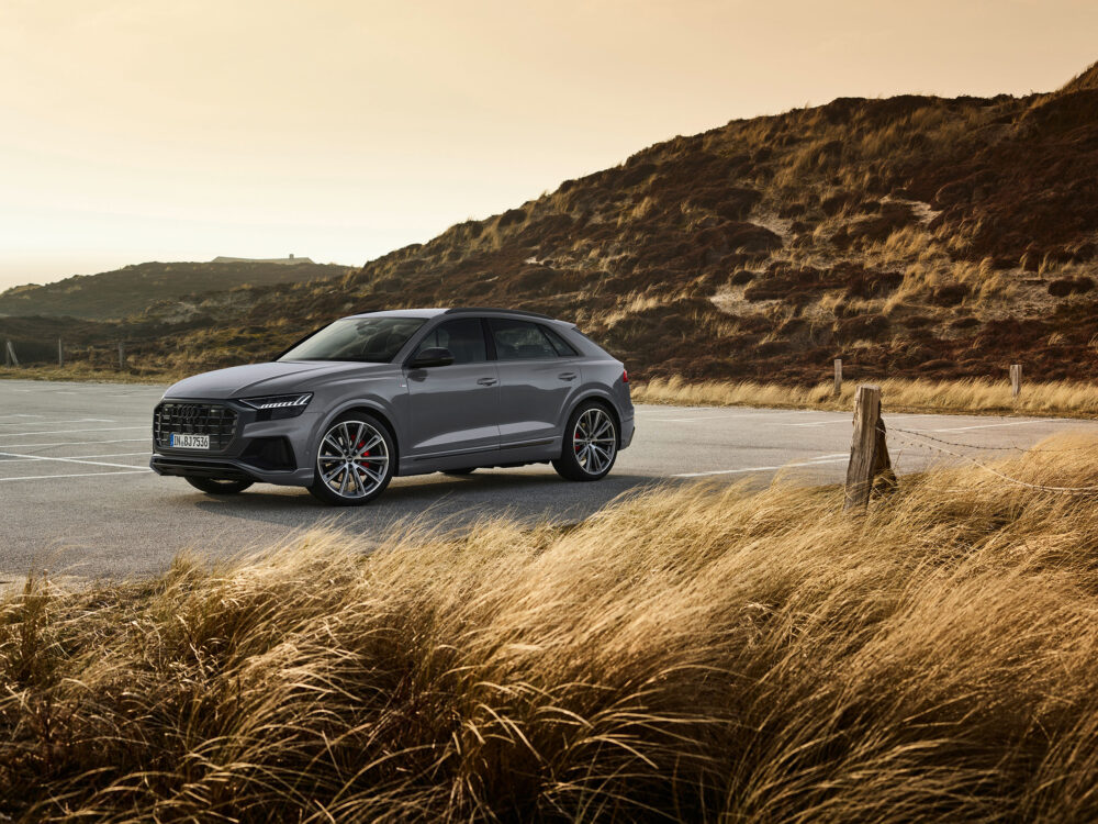 audi q8 09