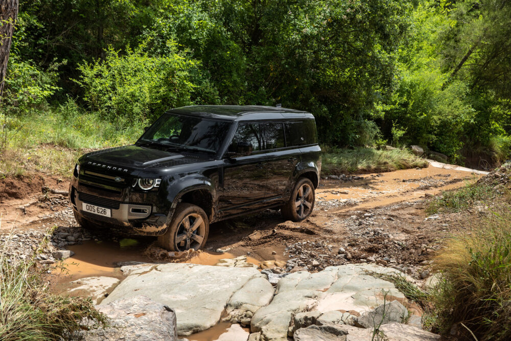 land rover defender 110 02