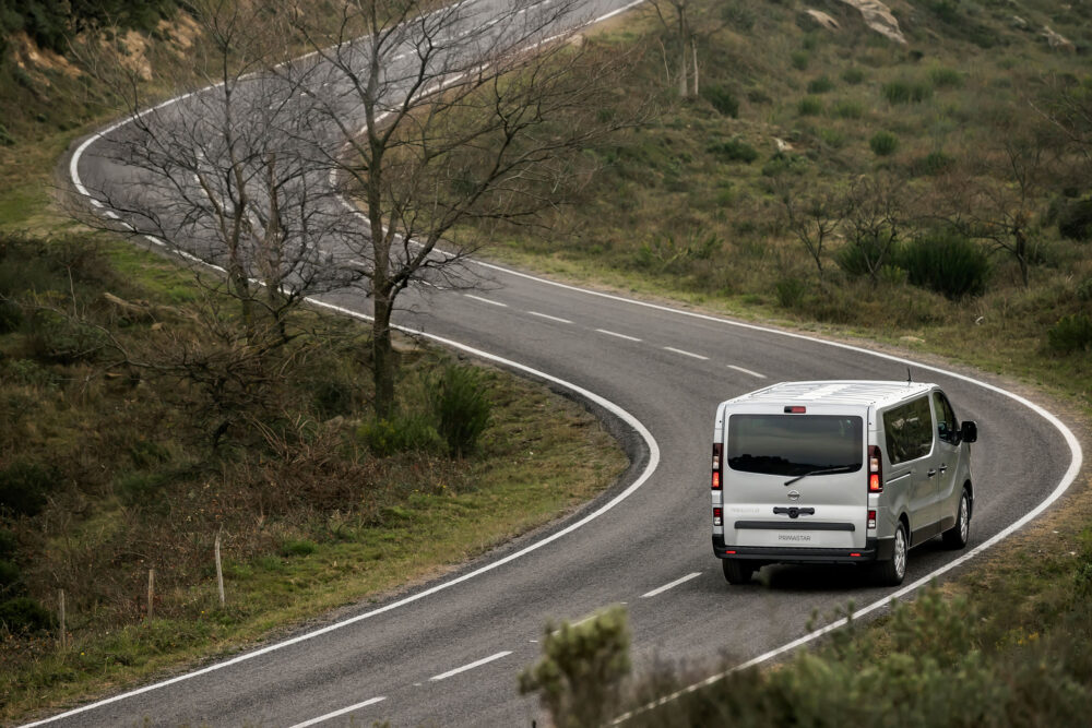 nissan primastar kombi 01