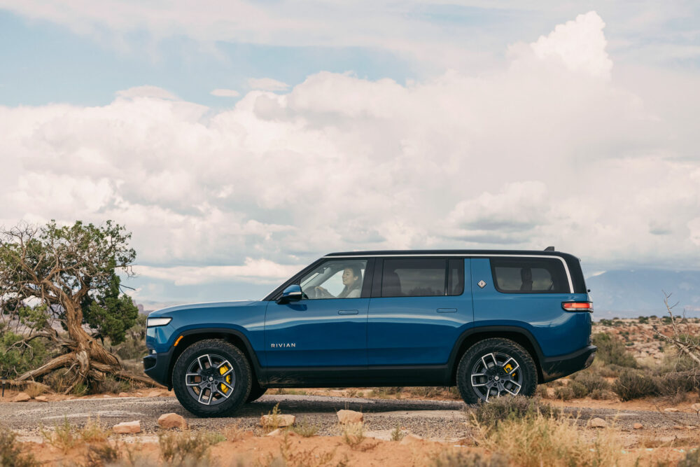 rivian r1s 02