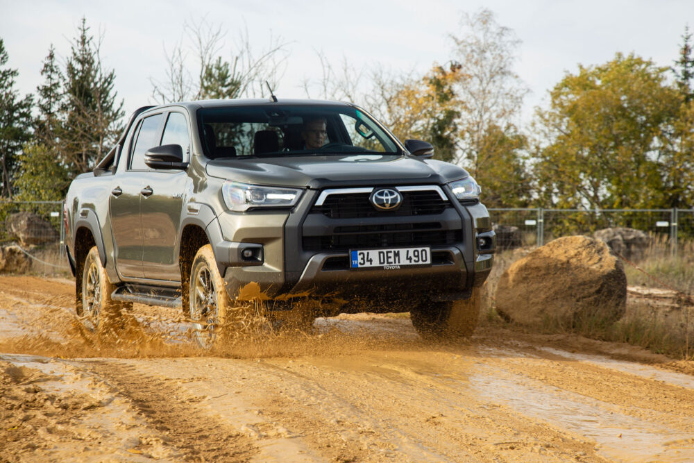 toyota hilux double cab 02